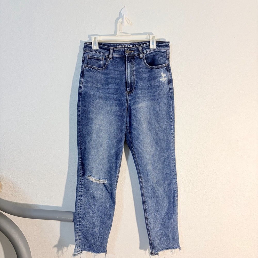 American Eagle Outfitters woman’s  Distressed Blue Ankle Jeans size 8 stretch
